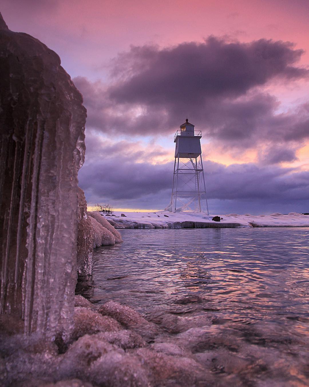 Grand Marais Light_@smilesbeek.jpg