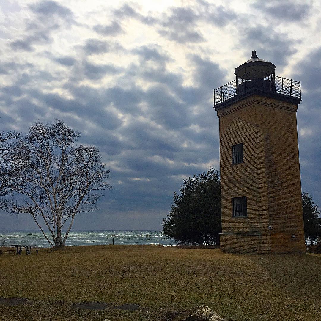 Peninsula Point Light_@gregviau .jpg