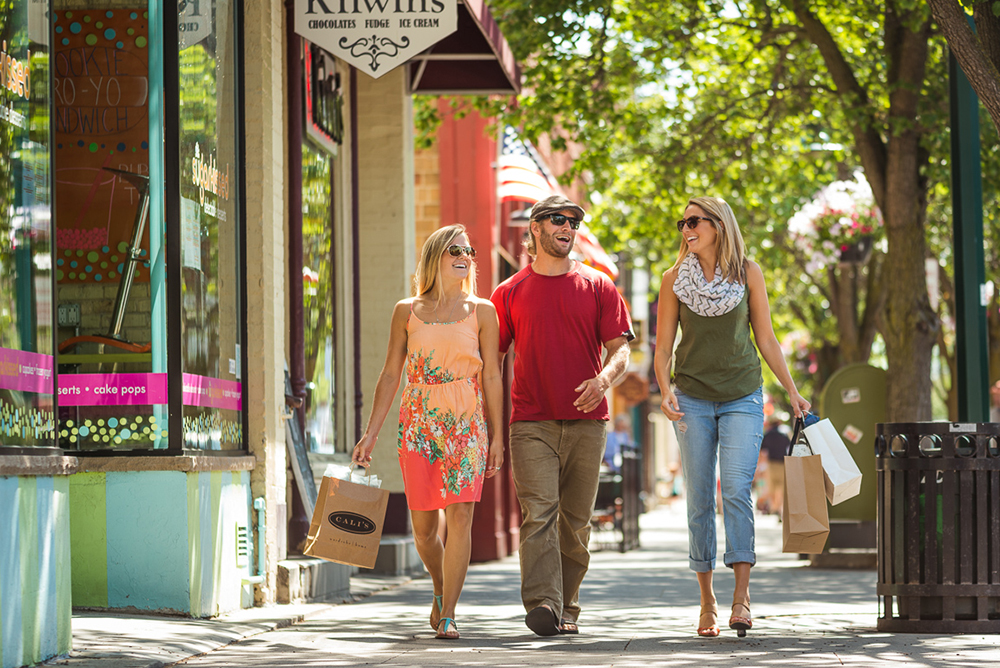 Shoppers enjoying a sunny day in Traverse City 