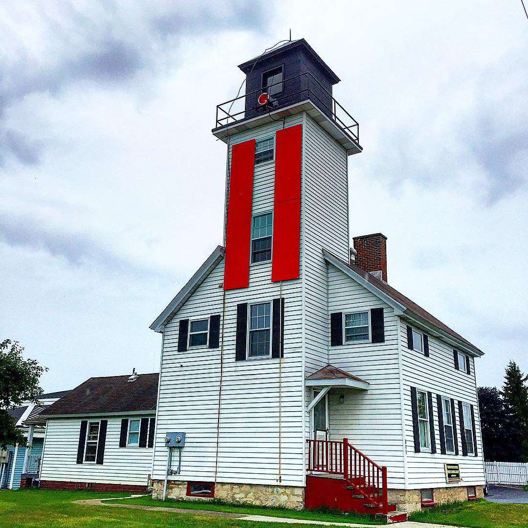 cheboygan river front range light_@shellymojo .jpg