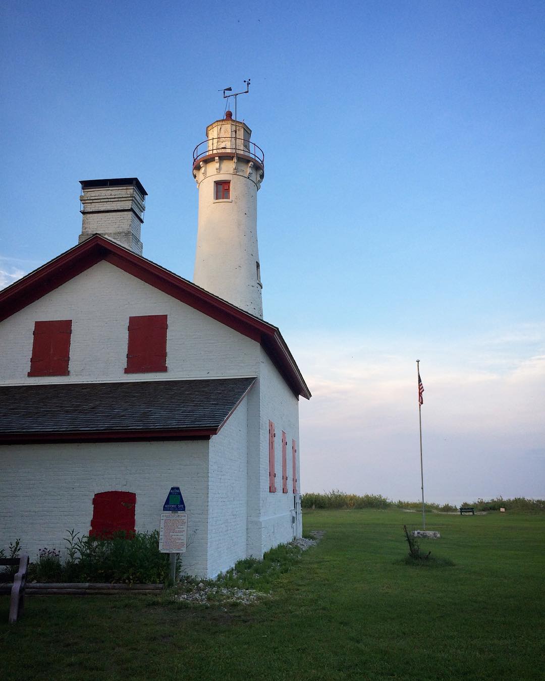 sturgeon point lighthouse_@andreathayne .jpg