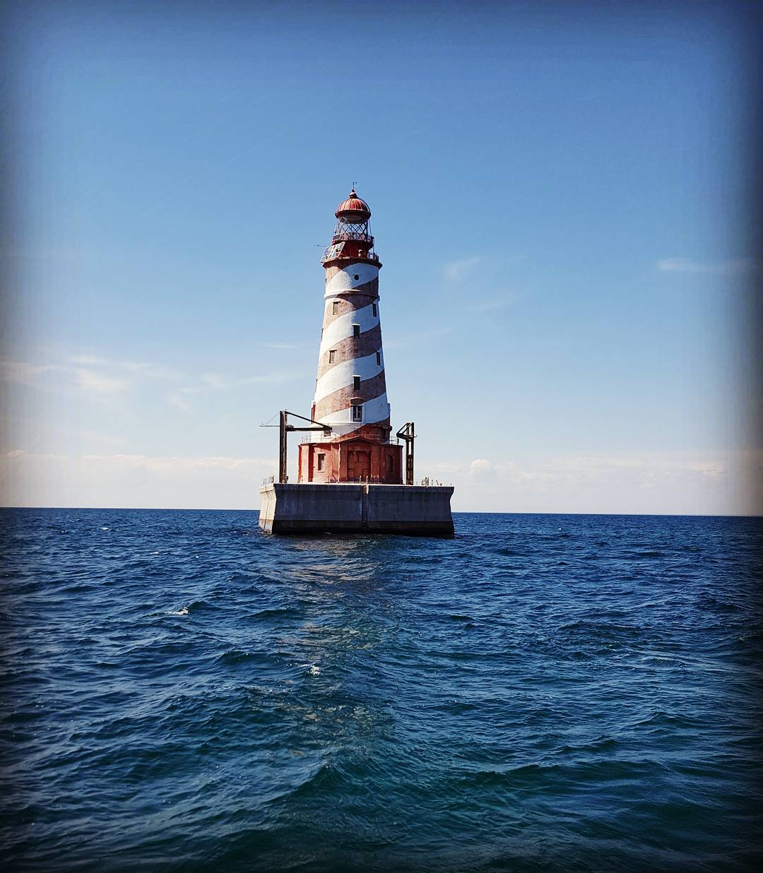 white shoal light_@bigapplegirl10 .jpg
