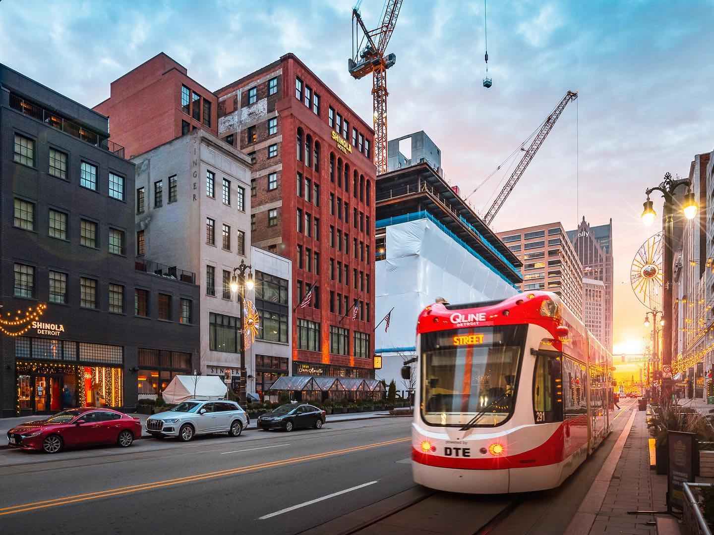 electric shuttle on the streets of downtown detroit