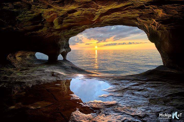 Lake-Superior-Cave-Michigan-Nut-Photography.jpg