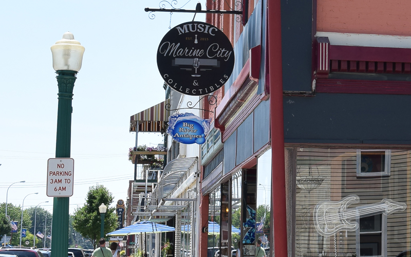 Small Town Charm in Blue Water Area