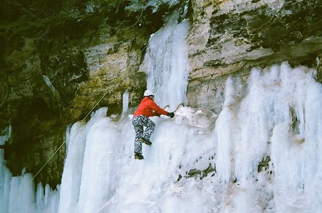 ICe climbing_Munising_@mojojojorut.jpg