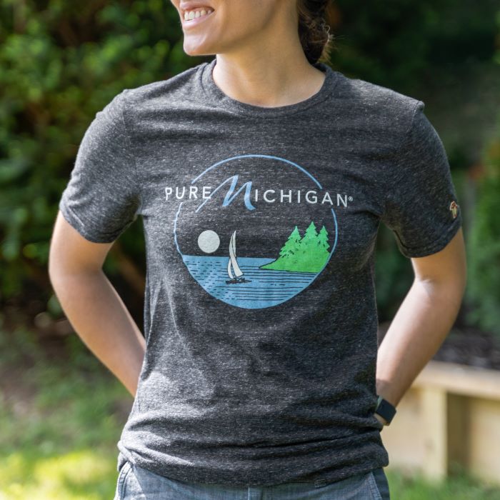 Woman wearing the Summer Livin' Graphic Tee.