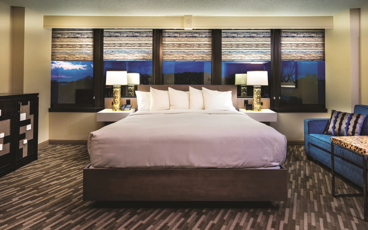 Tower King Room Photo 2