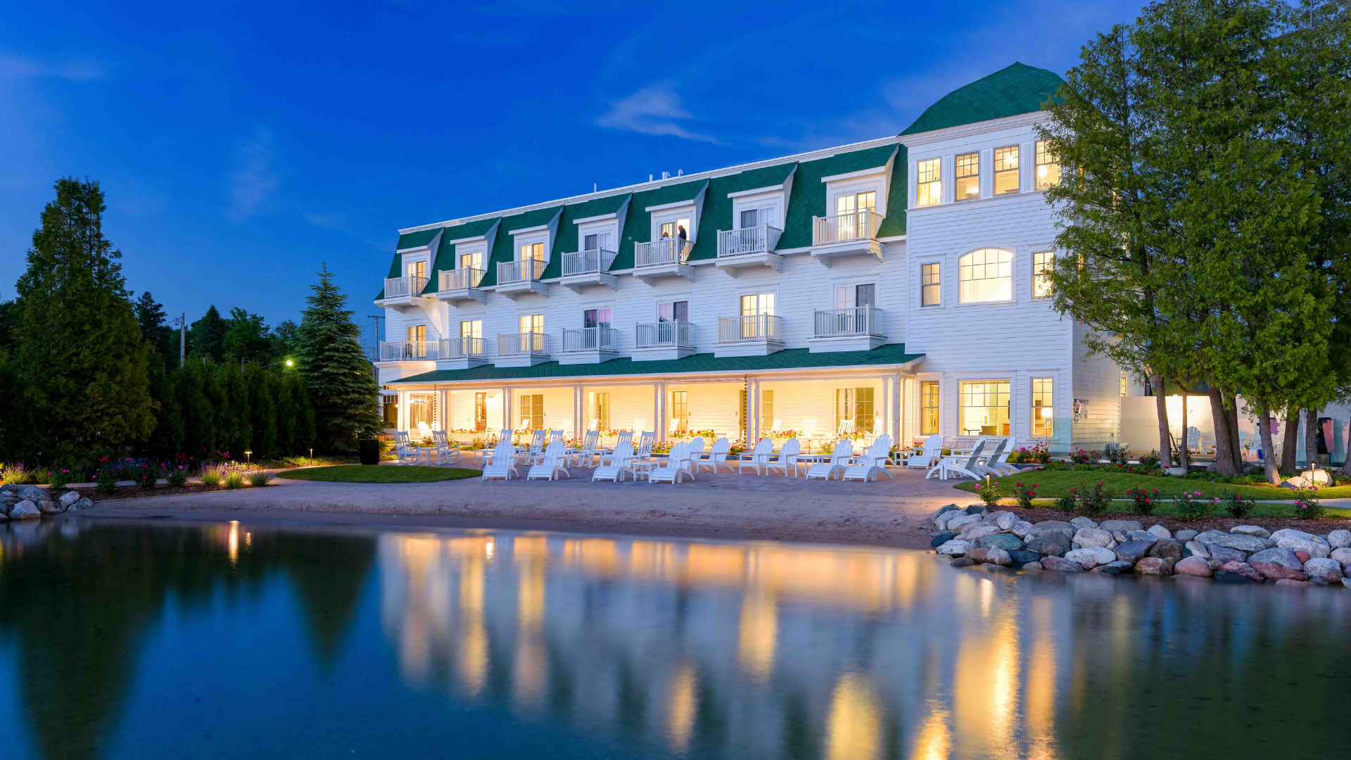 Luxury Boutique Four Diamond Hotel on the shores of Walloon Lake.  Photo 2