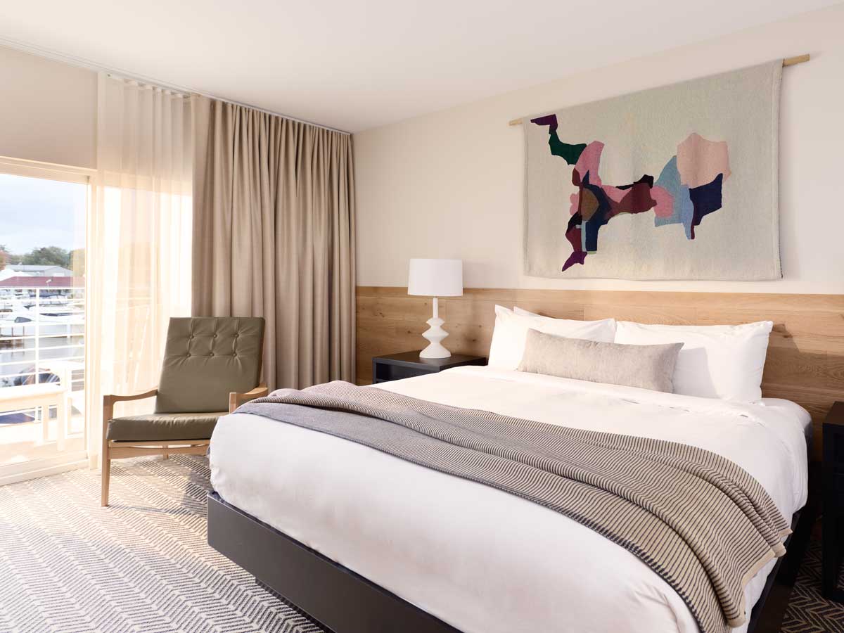 Newly renovated one-, two-, and three-bedroom luxury suites Photo 2