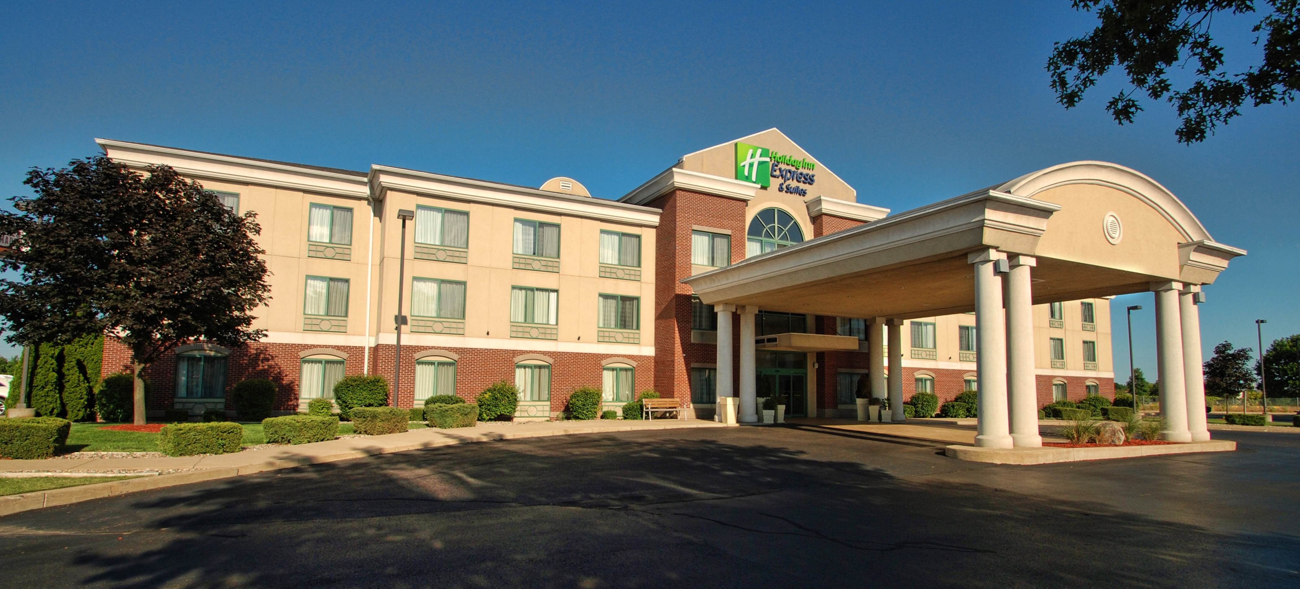 Holiday Inn Express & Suites Michigan