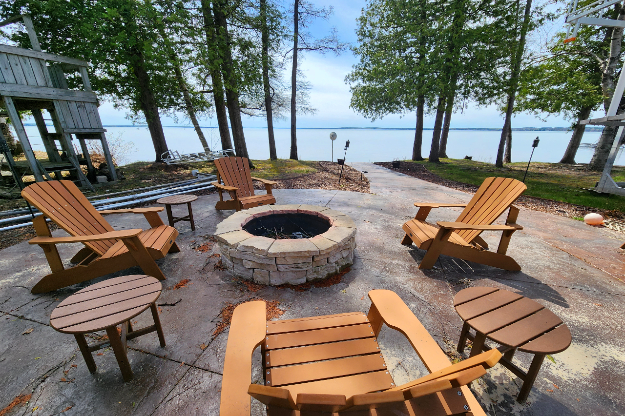 Holiday Vacation Rentals Northern Blue Haven on Mullett Lake Michigan