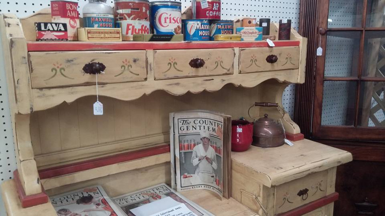 Decades Antiques and Collectibles Michigan