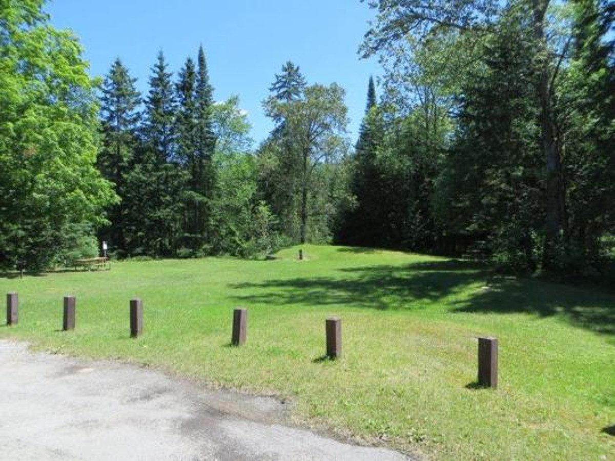 Michigan’s Hidden Gem: Flowing Well Campground – Where Nature’s Bounty Meets Fun