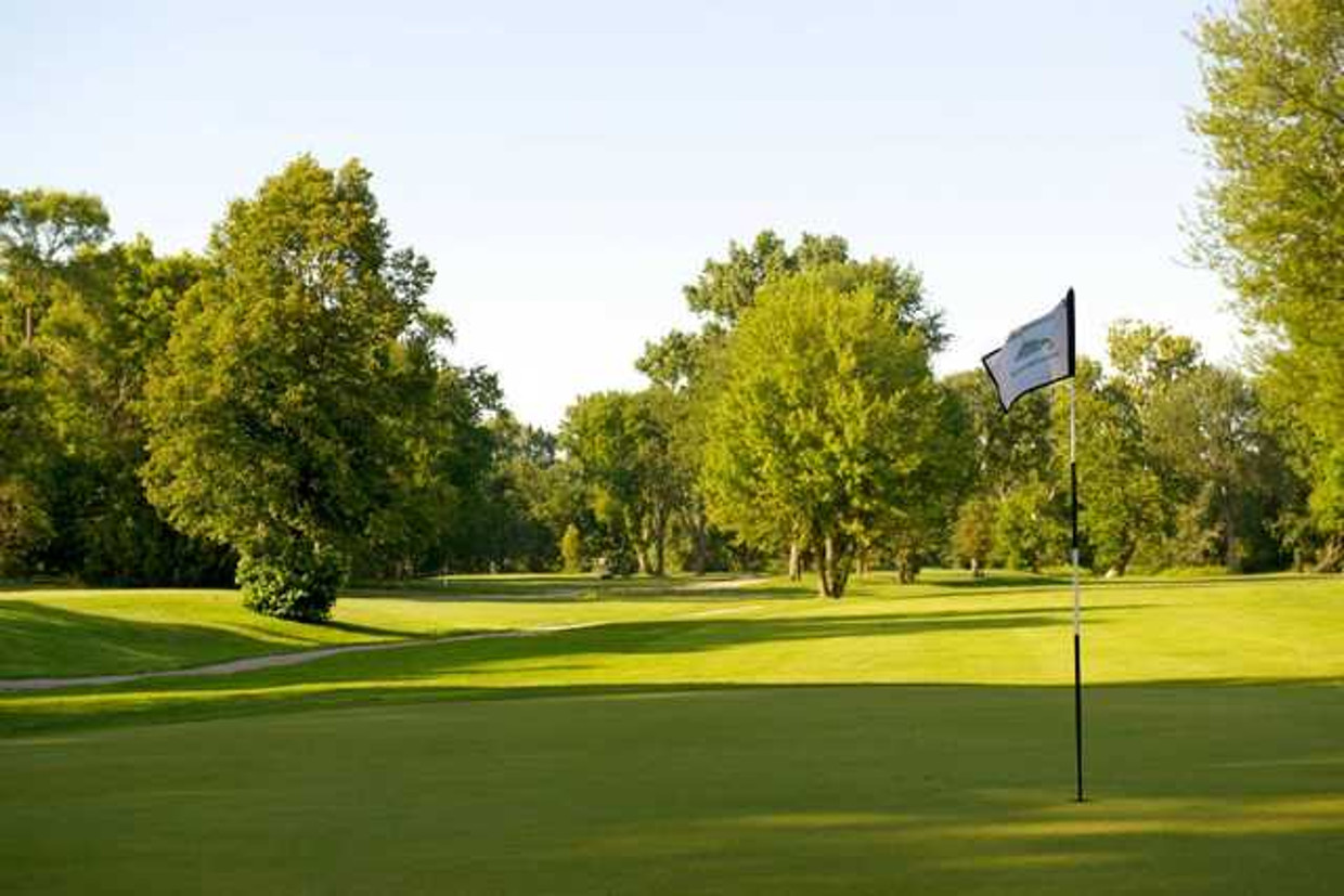 Warfield Greens Golf Club, Utica, Michigan Golf course information
