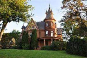 The Henderson Castle Inn Photo