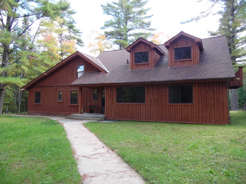 Away from it all cottage in Huron National Forest