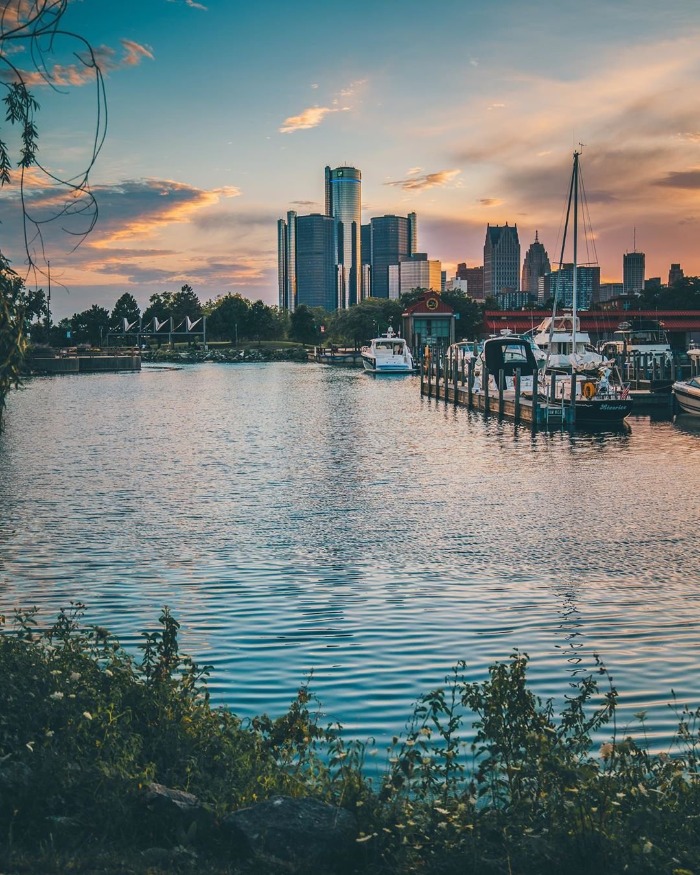 Overlooking%20Detroit%20Skyline%20from%20Detroit%20River%20-%20Photo%20Courtesy%20of%20Instagram%20Fan%20scottyroddis.jpg