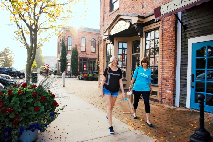 Two women shopping in Downtown Lexington.
